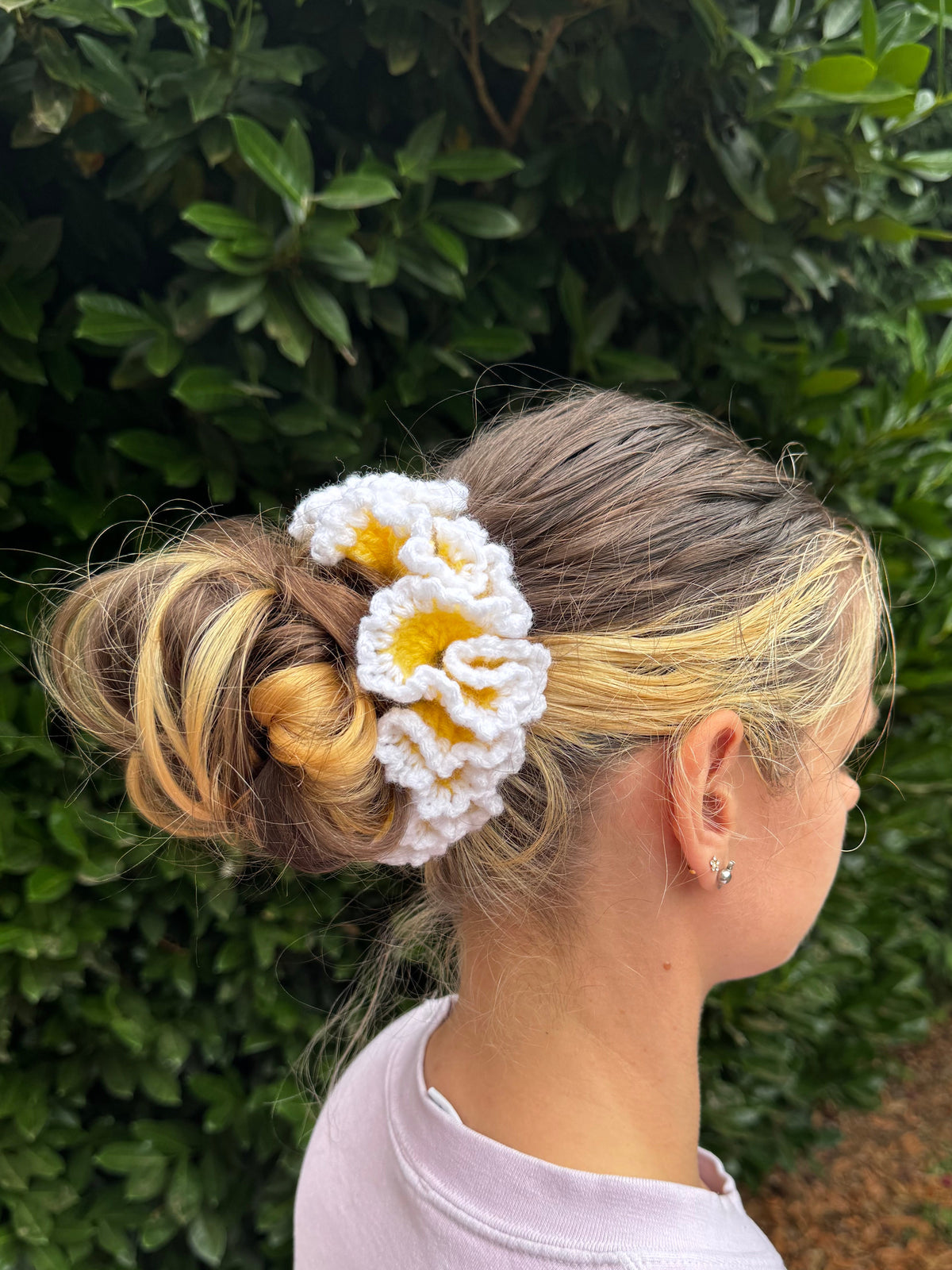 Crochet Chunky Daisy Scrunchie